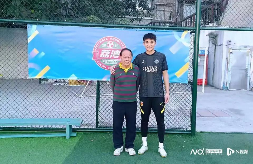 世界杯官网入口下载-李昊启蒙教练：他小时候本不爱守门，但我认为他天赋异禀遂哄他试试