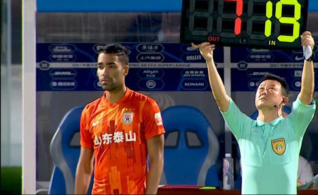 外援调整逼出最强“水货”！山东争冠路靠他延续？